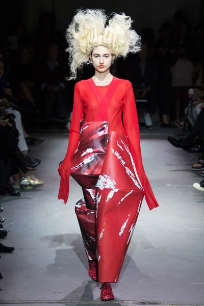 Look 16